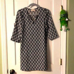 Everly Geometic Print V-Neck Shift Dress